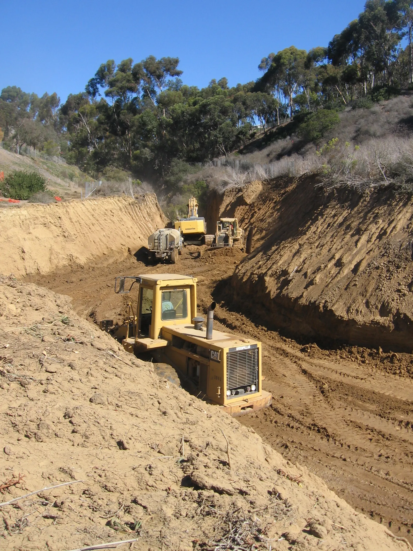 Steep-site earthwork at Alta La Jolla