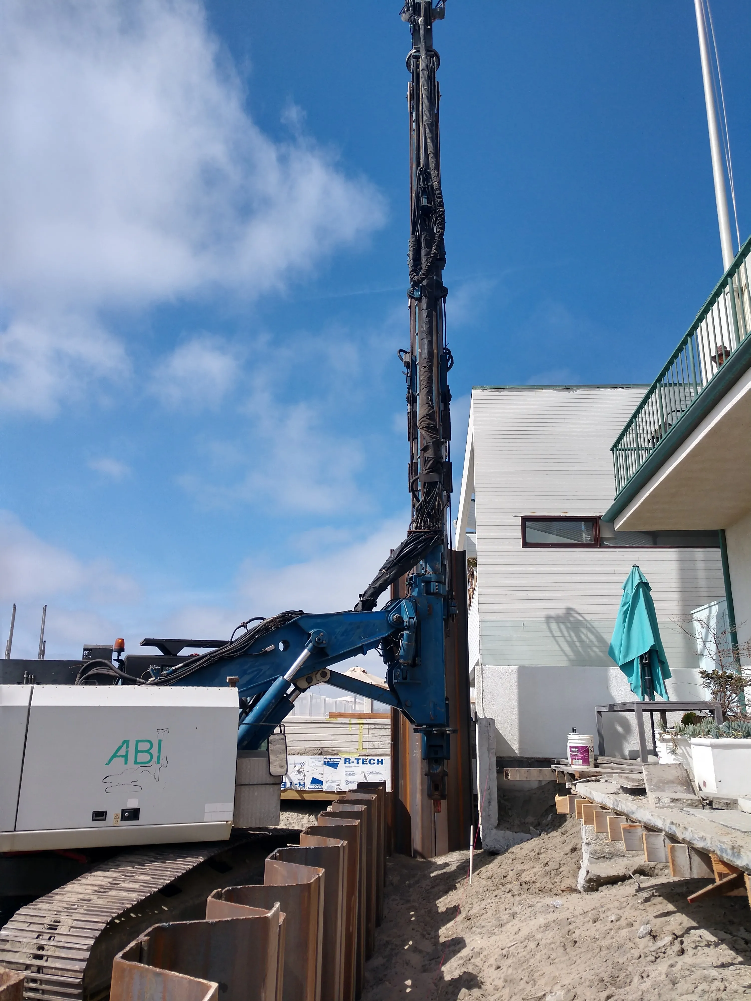 Del Mar seawall reinforcement